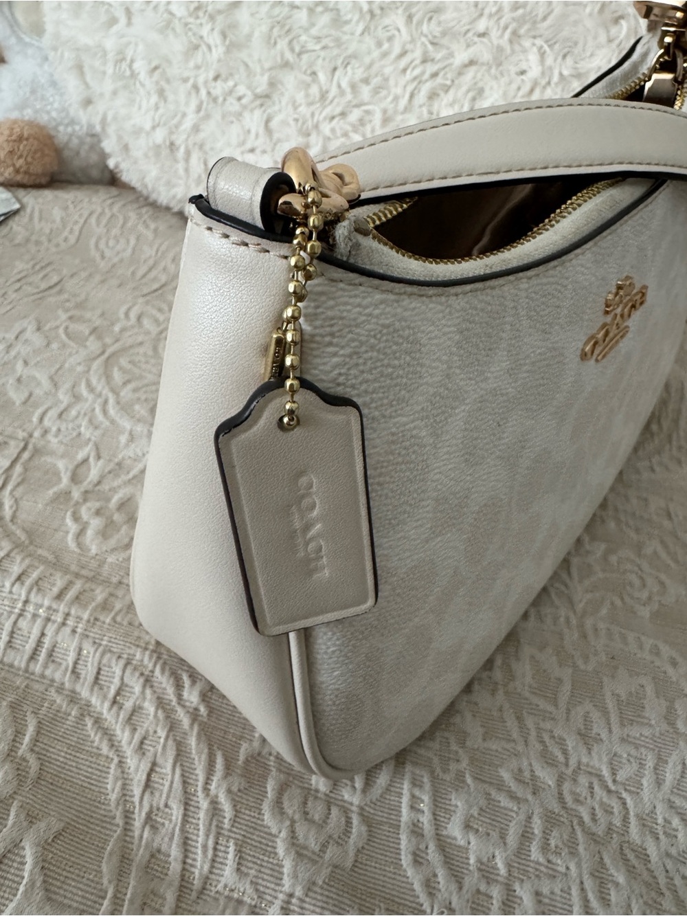 Coach White Signature Canvas Teri Shoulder Bag with Gold Chain Trim - Picture 7 of 7